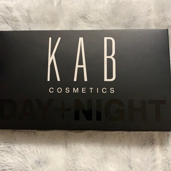 KAB day+night eyeshadow palette - Picture 1 of 3